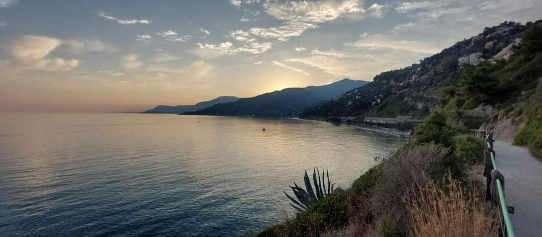 Casa Vacanze Paglino Ventimiglia Buitenkant foto